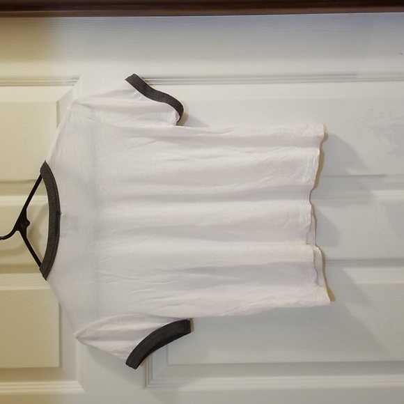 💥3/$10💥 Two Cropped Ringer Pocket Tees - Picture 6 of 12
